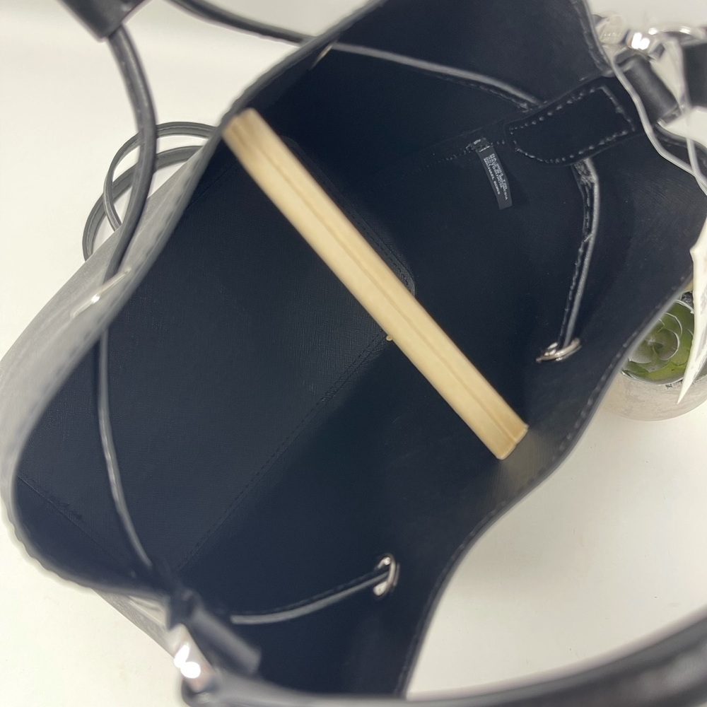 Michael Kors Suri Medium Bucket Bag and Wallet - Picture 8 of 15